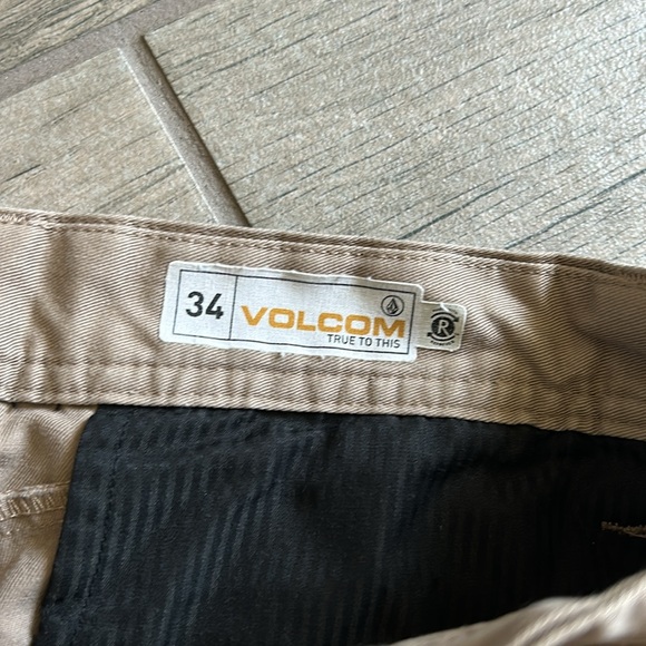 Volcom shorts - Picture 3 of 7